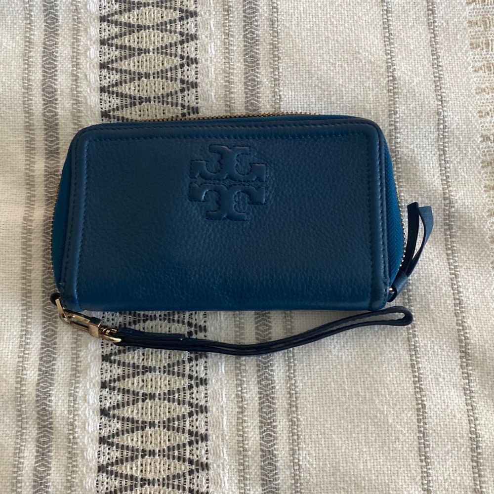 Tory Burch Zip-around Closure Wristlet